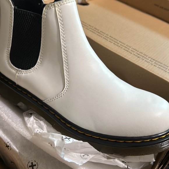 BRAND NEW DR MARTENS - Picture 3 of 3